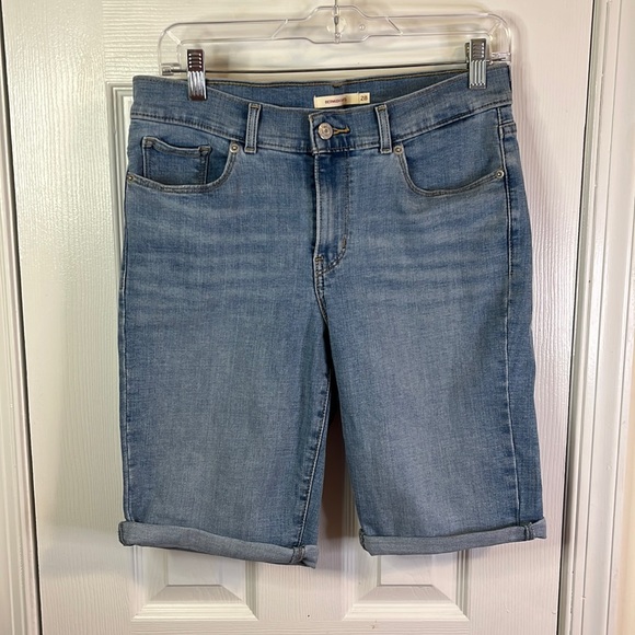 Levi Light Wash High Rise Bermuda Shorts - Picture 1 of 8